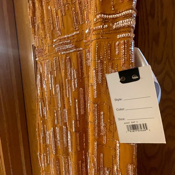 MAC DUGGAL SIZE 4 ABSTRACT BEADED SLEEVELESS MIDI SHEATH DRESS 70264 - Picture 4 of 8